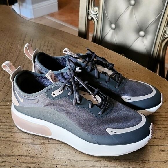 Nike Women's Black and Gray Sneakers - Picture 7 of 11